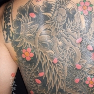 満月龍の刺青