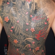 満月龍の刺青