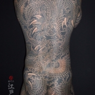 双龍、夫婦龍のカラス彫り刺青