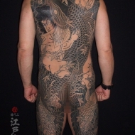 鬼若丸の鯉の刺青