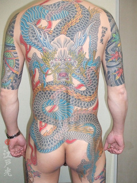 2007年黒龍の刺青、背中