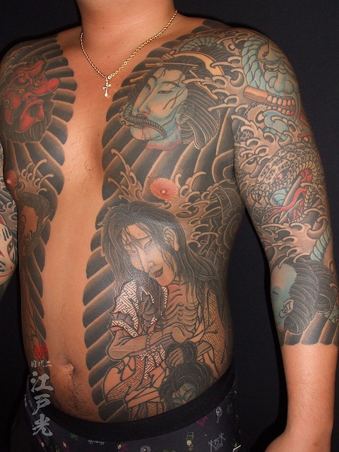 幽霊、和彫り、生首、胸割りの刺青タトゥー