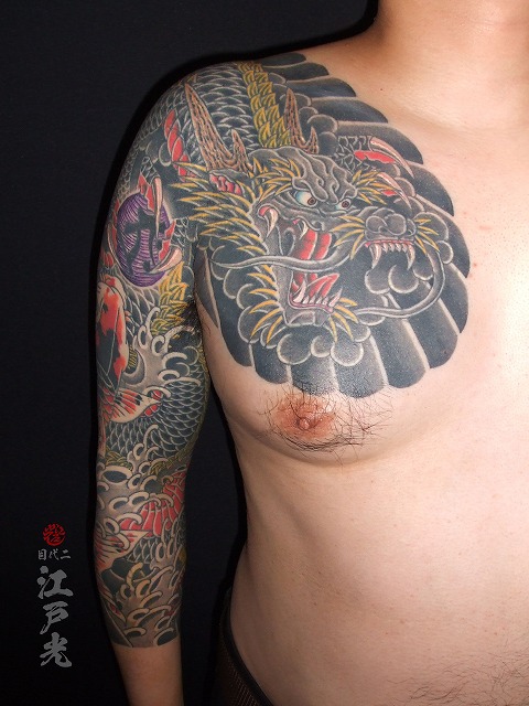 カバーアップの刺青タトゥー、黒龍、錦鯉、腕、額彫り、ひかえ、カイナ、七分