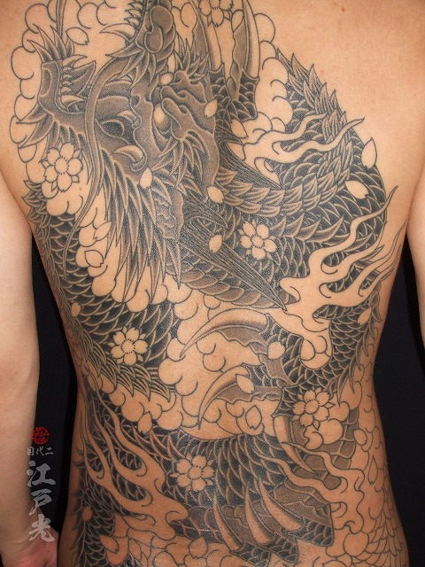 龍の刺青タトゥー、カラス彫り、背中、和彫り＃backpiece＃dragontattoo