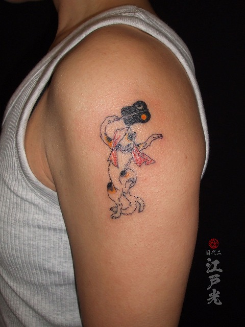 猫の刺青タトゥー、女性腕、和彫り、浮世絵