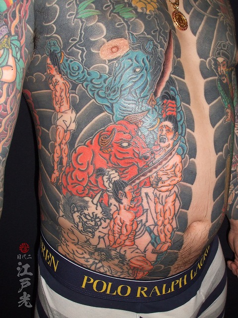 牛頭馬頭、胸割り、和彫りの刺青タトゥー