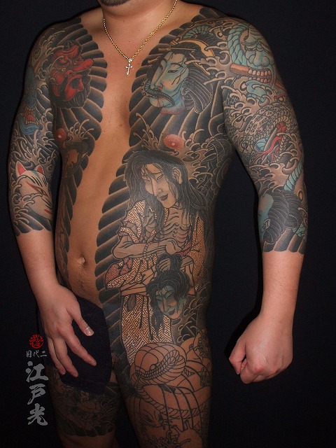 幽霊の刺青タトゥー、胸割り、和彫り、生首