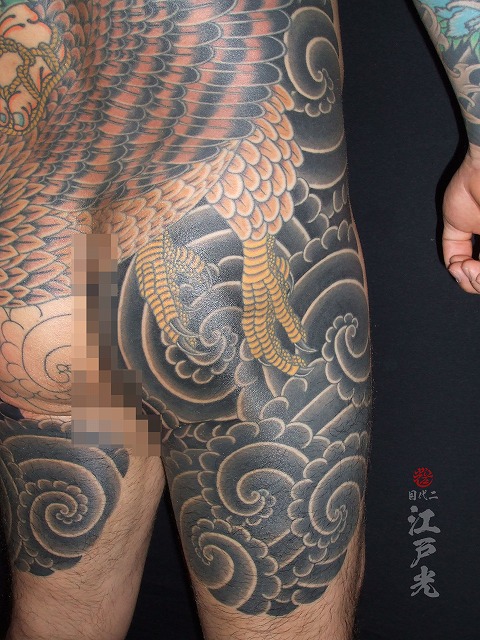 渦巻き、額彫り刺青タトゥー