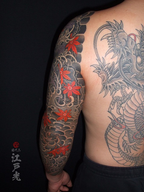 渦潮の刺青タトゥー、能面、紅葉