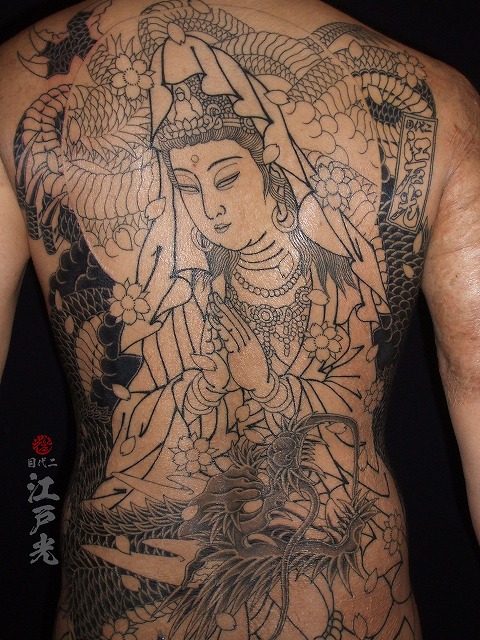 騎龍観音、背中、和彫りの刺青