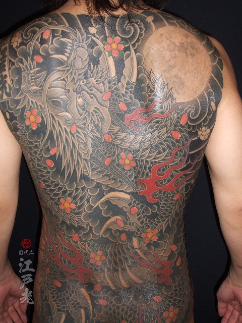 満月龍の刺青、背中、和彫り、タトゥー：東京刺青師二代目江戸光