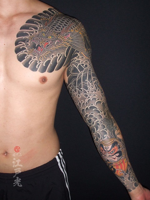 金色達磨の刺青、龍魚、登竜門、渦潮、タトゥー：東京刺青師二代目江戸光