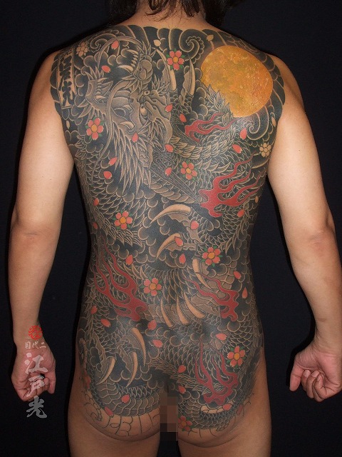 満月龍の刺青、背中、桜、炎、和彫り、甲羅彫り、タトゥー：東京刺青師二代目江戸光