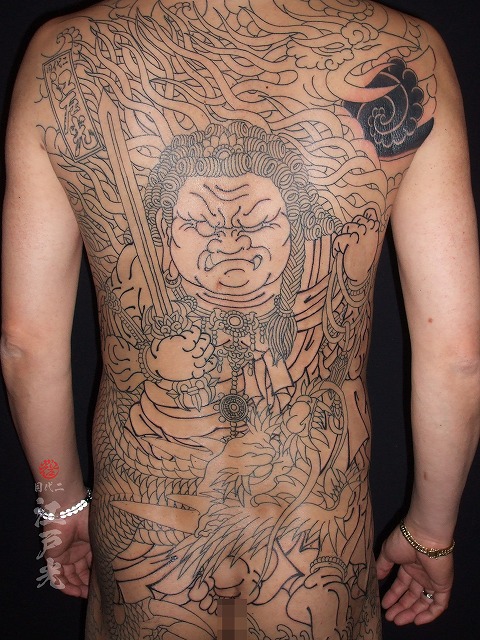 不動龍の刺青、不動明王、背中、和彫り、タトゥー：東京刺青師二代目江戸光