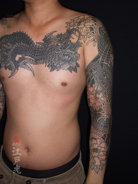 龍の刺青、腕、カラス彫り、タトゥー：東京刺青師二代目江戸光