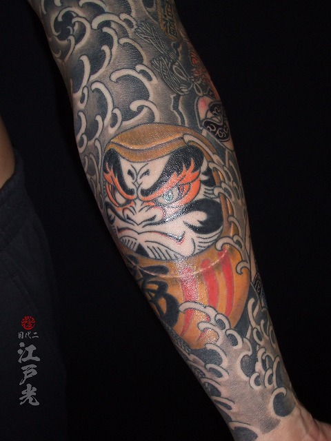 金色達磨、刺青、渦潮、腕、額彫り、長袖、十分、タトゥー：東京刺青師二代目江戸光