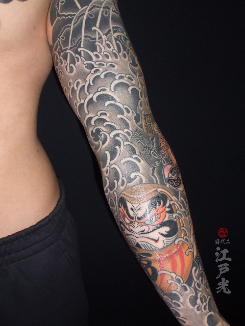 金色達磨、刺青、渦潮、腕、額彫り、長袖、十分、タトゥー：東京刺青師二代目江戸光