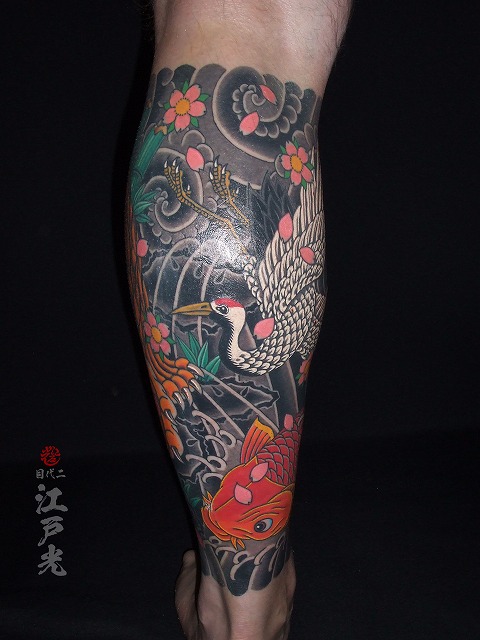 鯉、鶴、桜、足、ふくらはぎの刺青タトゥー：東京刺青師二代目江戸光