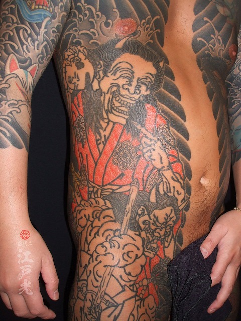 笑い般若の刺青、胸割り、和彫り、タトゥー：東京刺青師二代目江戸光