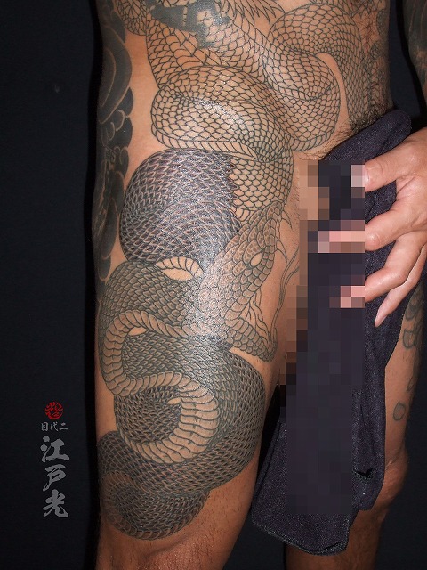 蛇、刺青、カラス彫り、タトゥー：東京刺青師二代目江戸光