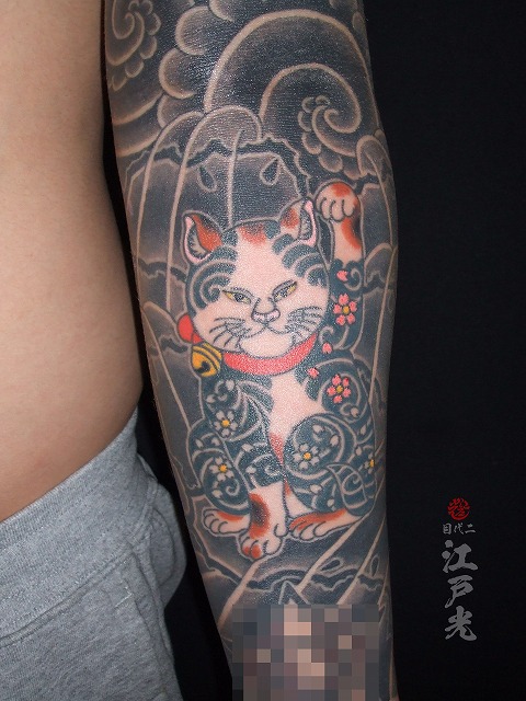 招き猫の刺青タトゥー：東京刺青師二代目江戸光