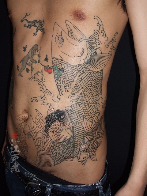 鮭と金魚の刺青タトゥー：東京刺青師二代目江戸光