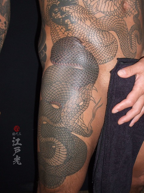 蛇の刺青タトゥー：東京刺青師二代目江戸光