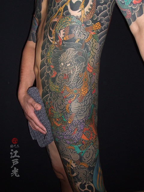 雷神の刺青、胸割り、和彫り、タトゥー：東京刺青師二代目江戸光