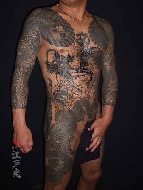 龍、蛇の刺青、カラス彫り、タトゥー：東京刺青師二代目江戸光