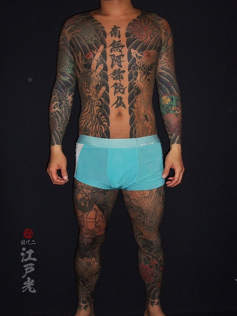 胸割り総身彫りの刺青、和彫り、タトゥー：東京刺青師二代目江戸光