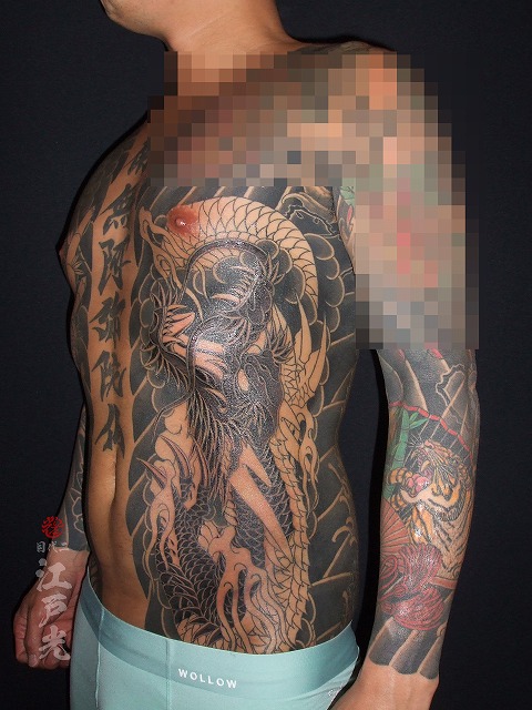 龍の刺青、胸割り総身彫り、和彫り、タトゥー：東京刺青師二代目江戸光
