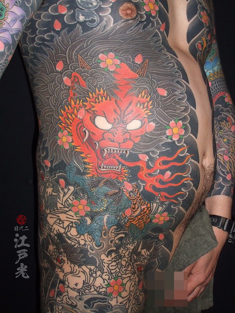 酒吞童子(しゅてんどうじ)、刺青、胸割り、和彫り