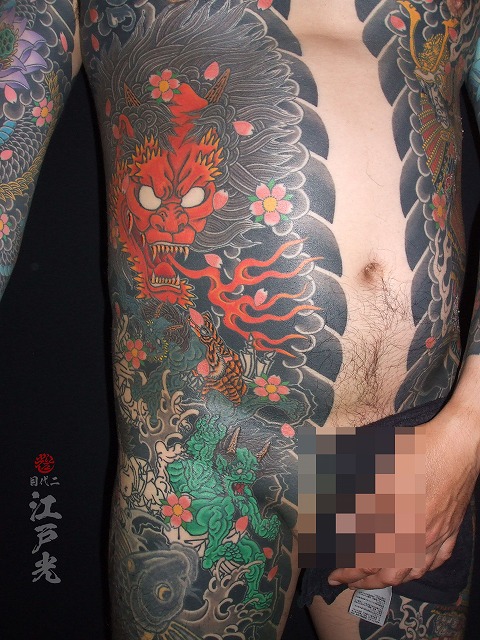 酒吞童子（しゅてんどうじ）、胸割り、刺青