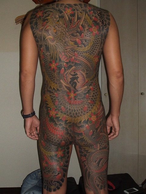 2012年黒龍の刺青、背中、桜、甲羅彫り