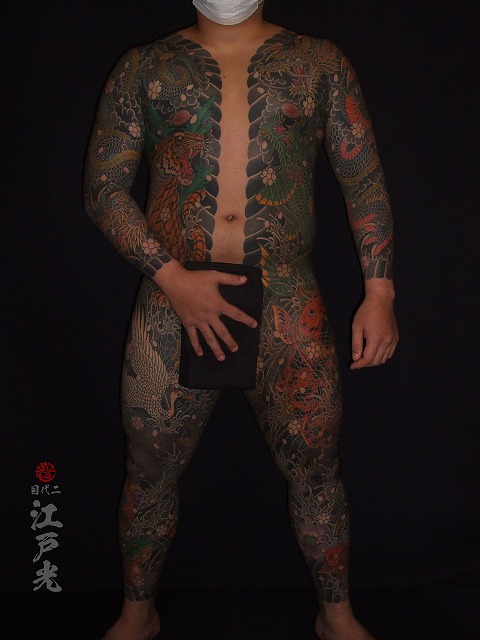胸割り総身彫りの刺青タトゥー