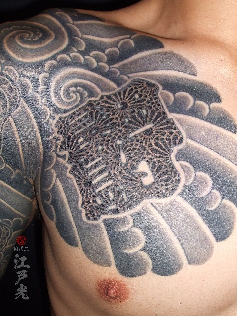 菊の柄、菊文様、漢字、千社文字の刺青