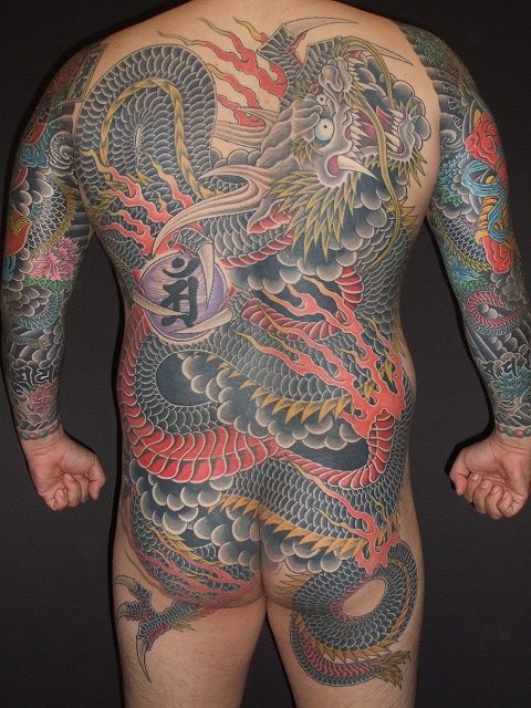 2014年黒龍の刺青、背中