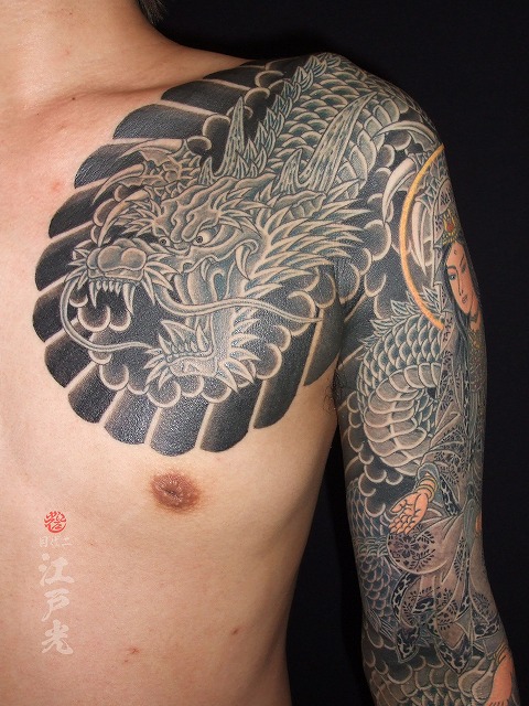 腕、和彫り、青墨龍、ひかえカイナ九分、長袖の刺青タトゥー