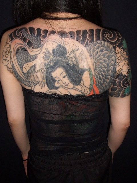 女性の和彫りや洋彫りの刺青タトゥー 東京 刺青 タトゥー 和彫り 洋彫り 刺青師二代目江戸光