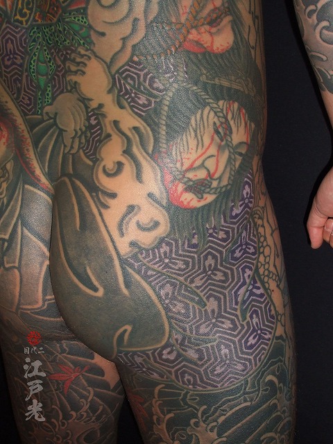 着物柄、毘沙門亀甲花菱紋様の刺青タトゥー