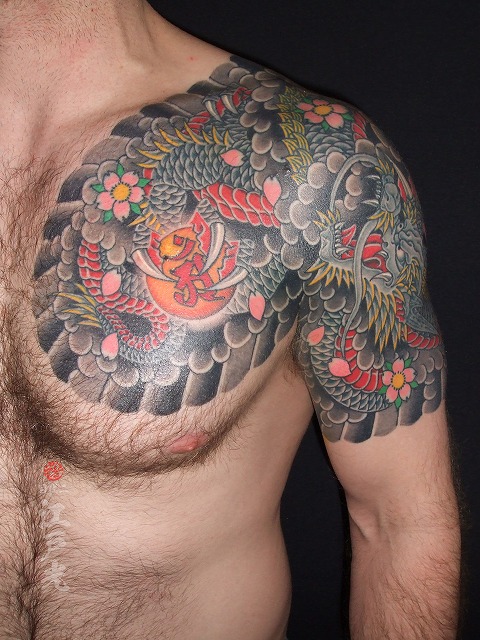青墨龍（せいぼくりゅう）、ドラゴンボール風、桜、額彫り、ひかえ、カイナ、四分の刺青タトゥー