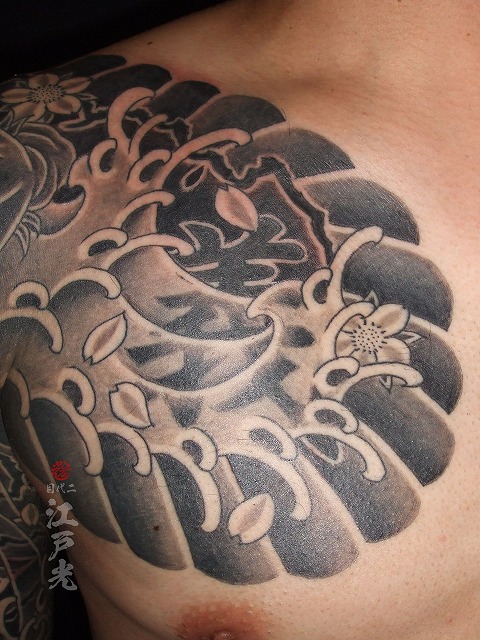 桜のカラス彫り、胸に漢字、額彫り、ひかえ、カイナ、腕、五分の刺青タトゥー
