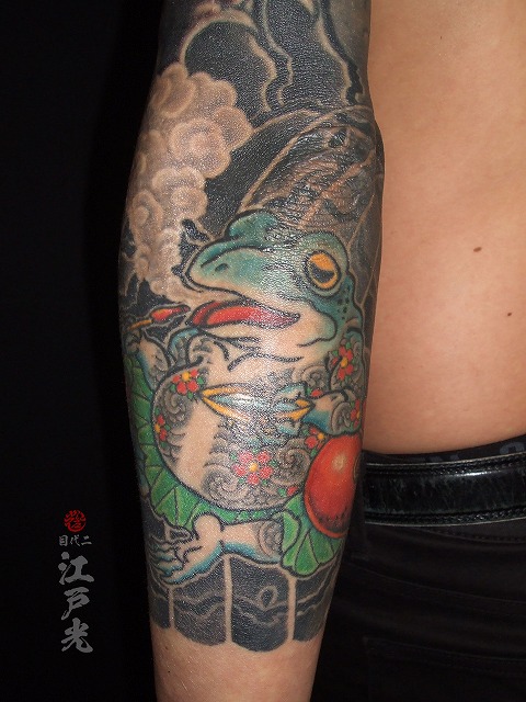 煙管蛙、煙、二重彫り蛙、刺青タトゥー