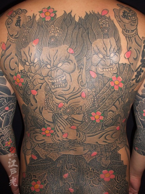 阿修羅（あしゅら）桜、背中、和彫り、カラス彫りの刺青タトゥー