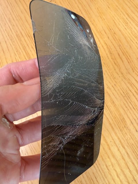 MAGIC JOHN（マジックジョン）の強化ガラスフィルムが直ぐ割れた、評判良くない、割れないは嘘